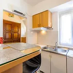 Center With Jacuzzi Appartamento