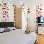 Center With Jacuzzi