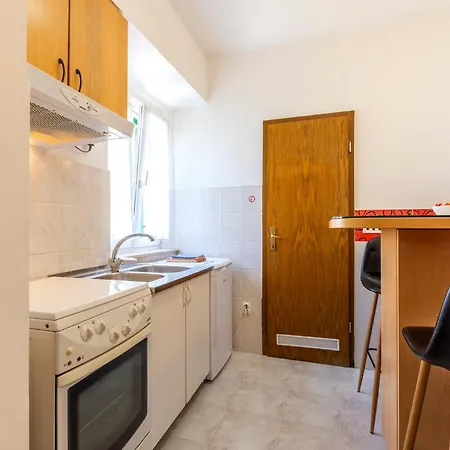 Center With Jacuzzi Daire *