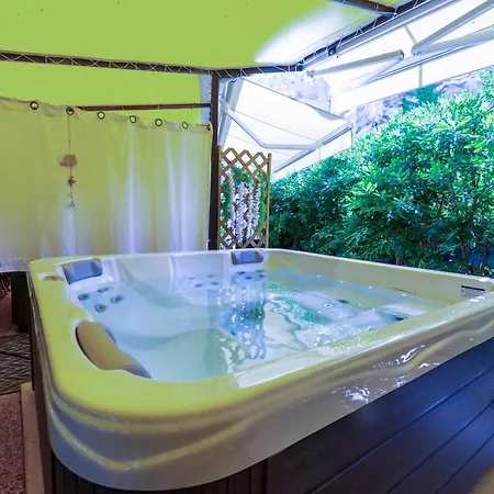 Daire Center With Jacuzzi *