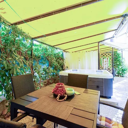 Apartmán Center With Jacuzzi Split