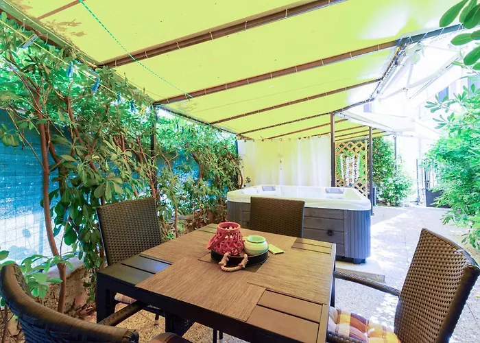 Apartament Center With Jacuzzi Split