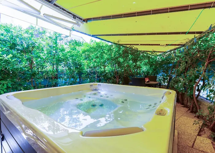 Center With Jacuzzi *