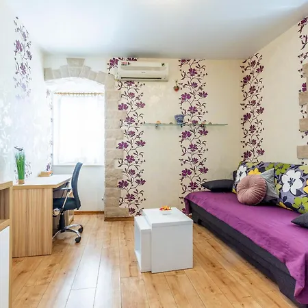 Center With Jacuzzi Apartment *