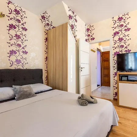 Center With Jacuzzi Apartment