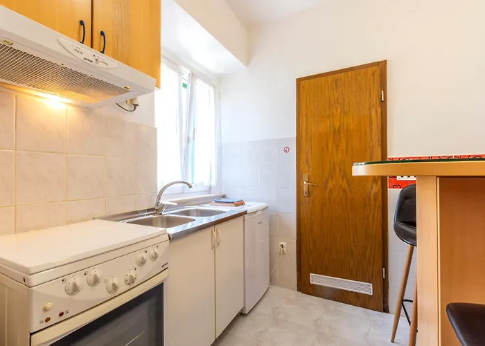 Center With Jacuzzi * سبليت