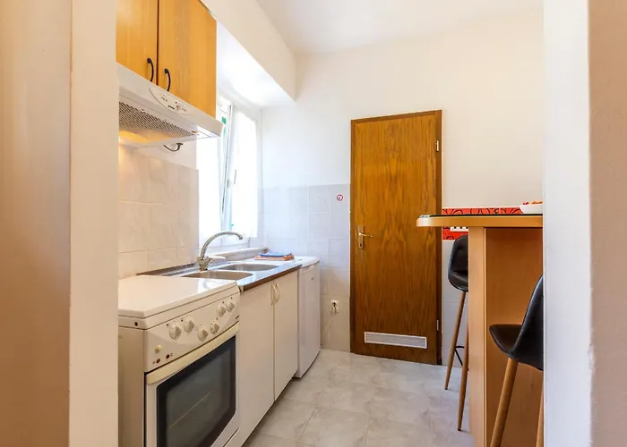Center With Jacuzzi Apartman *