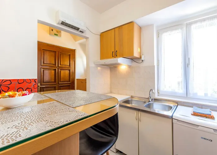 Center With Jacuzzi Apartman