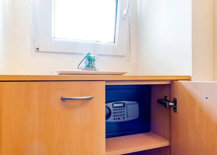 Center With Jacuzzi شقة