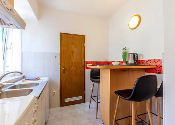 Center With Jacuzzi Apartman