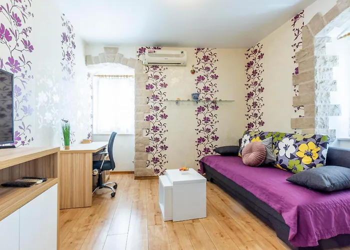 Center With Jacuzzi Apartman *
