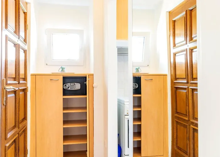 Center With Jacuzzi Apartman