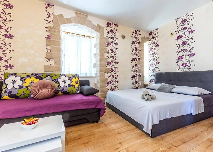 Center With Jacuzzi Apartman *