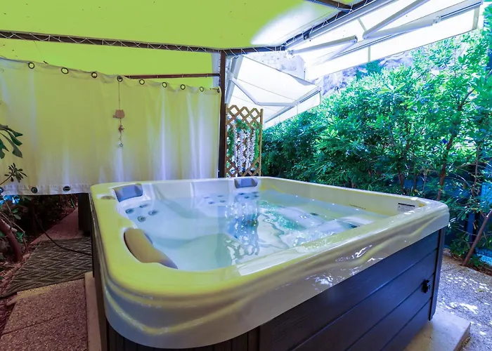 Apartman Center With Jacuzzi *