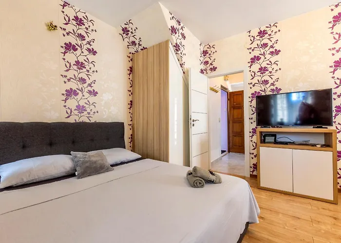 Center With Jacuzzi Apartman
