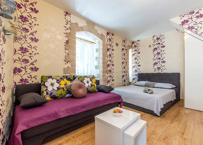 Center With Jacuzzi Apartman Split