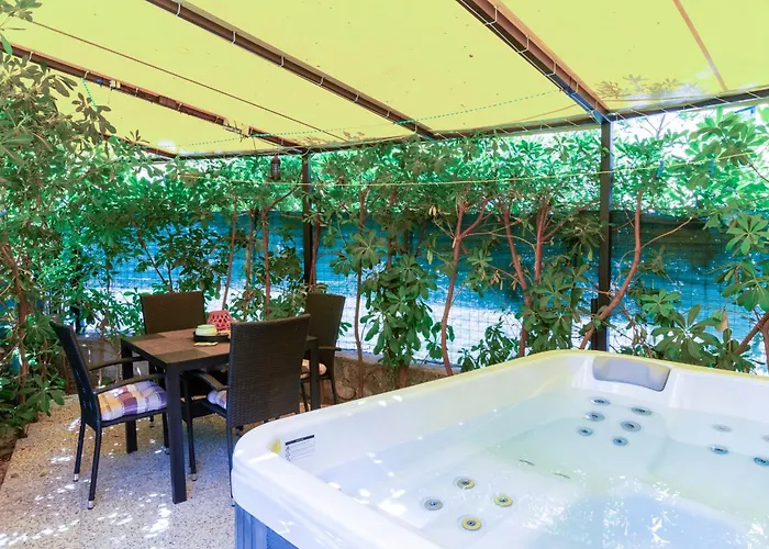 شقة Center With Jacuzzi *