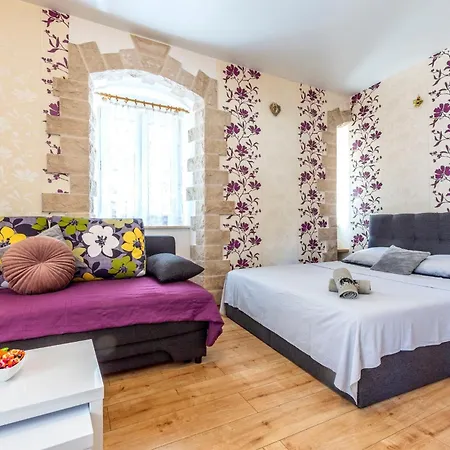 Center With Jacuzzi Daire *