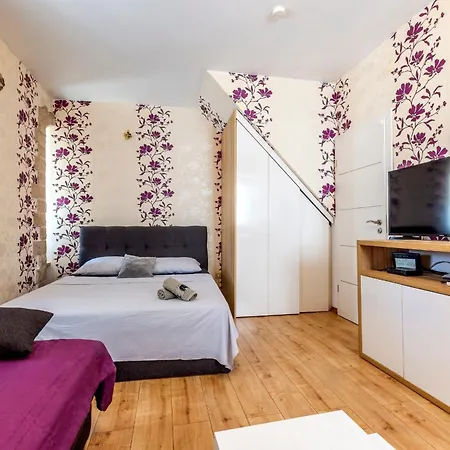 Daire Center With Jacuzzi