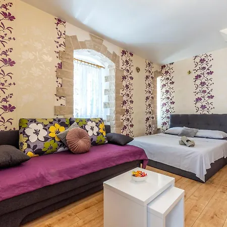 Center With Jacuzzi Daire Split