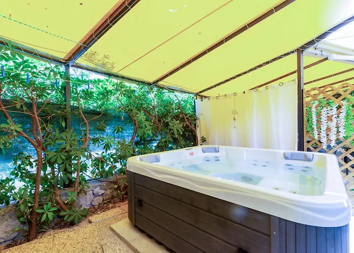 Center With Jacuzzi *